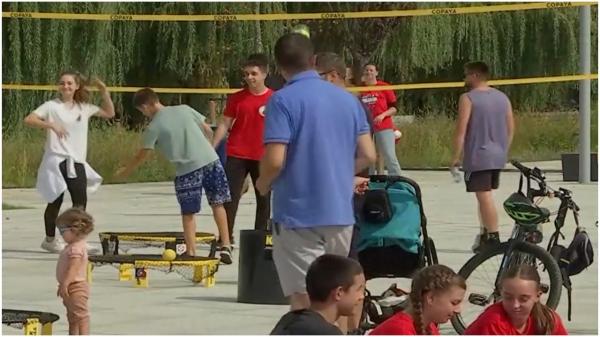 Sporturile şi jocurile copilăriei s-au îmbinat la Cluj-Napoca. Copiii s-au distrat, părinţii au devenit nostalgici: "Nu aveam atâtea posibilităţi"