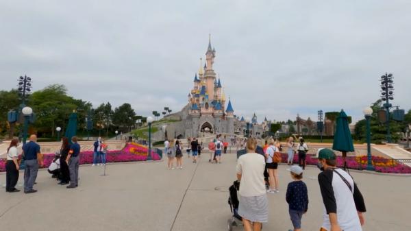 "Parlamentul Mickey Mouse?" Un tren care ducea sute de europarlamentari la Strasbourg a ajuns din greşeală la Disneyland