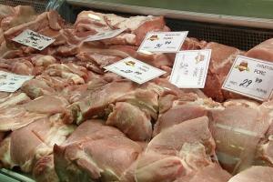 Carnea de porc se va scumpi până în luna decembrie. Specialiştii explică de ce plătim mai mult, deşi cererea a scăzut