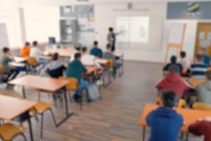 O profesoară din Târgu Jiu a trimis 35 de elevi la consiliere psihologică după ce îi umilea la clasă. Ce a hotărât conducerea şcolii