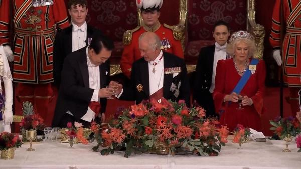 Banchet grandios la Palatul Buckingham. Regele Charles a avut printre invitaţi cuplul prezidenţial din Coreea de Sud: prima doamnă a atras toate privirile