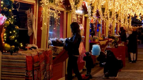 Târgul de Crăciun din Cluj s-a deschis cu fix o lună înainte de marea sărbătoare. Atracţiile principale din "Planeta Crăciun"