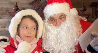 Moş Crăciun s-a mutat în România, la Neamţ. Cât costă un tur al "Satului lui Moş Crăciun": vizitele se fac doar cu programare