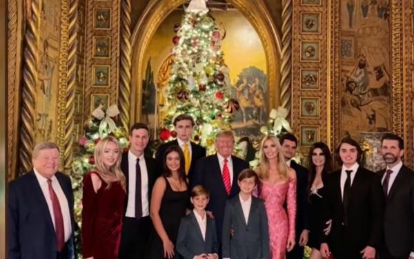 Donald Trump a rămas fără Melania. Fosta Primă Doamnă a lipsit din fotografiile de la petrecerea de Crăciun
