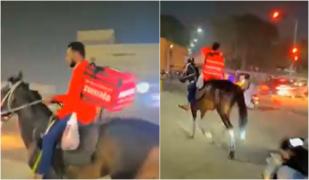 Sătul să stea la coadă la benzinărie, un livrator de mâncare din India a dus comanda la client călare pe cal. Imaginilie au devenit virale