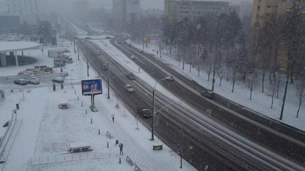 Luni va ninge inclusiv în Bucureşti. ANM anunță primul val de ger din acest an, după "primăvara" din weekend