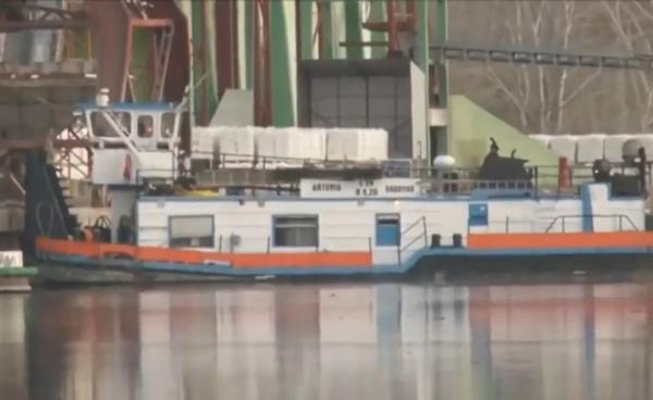Stare de alertă pe Dunăre. O navă care transporta 1.000 de tone de azotat de amoniu s-a scufundat: valul de poluare ar putea ajunge în Delta Dunării în 3 zile