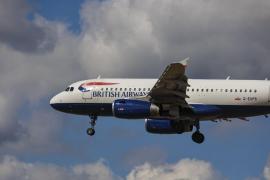 Pilot British Airways, răpit, torturat și jefuit în timpul unei escale. O femeie îi ceruse ajutorul, într-un magazin din Africa de Sud. Apoi, a început calvarul