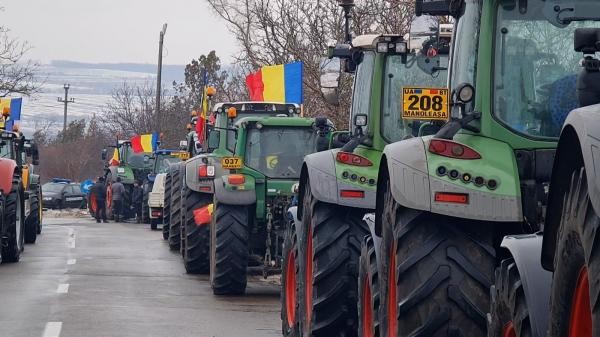 Protestul transportatorilor şi fermierilor. 50 de tractoare blochează centrul Braşovului; traficul în oraş este dat peste cap