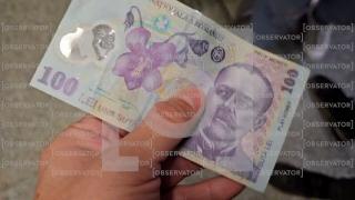Bancnote false, aproape perfecte, puse în circulaţie în România. Detaliul care le deosebeşte de cele reale