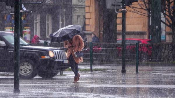 Valul de aer cald din Africa aduce fenomene severe în România. Cum va fi vremea în următoarele zile