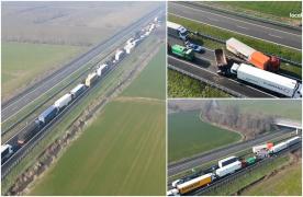 Carambol uriaş, cu zeci de mașini și camioane, pe autostrada A21 din Brescia. Sunt doi morţi şi zeci de răniţi