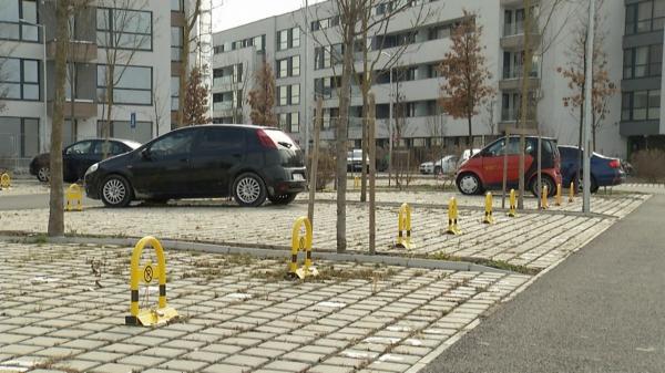 Locul de parcare din Bucureşti care costă 60.000 de euro. Două milioane de maşini în Capitală şi de 10 ori mai puţine spaţii pentru autoturisme