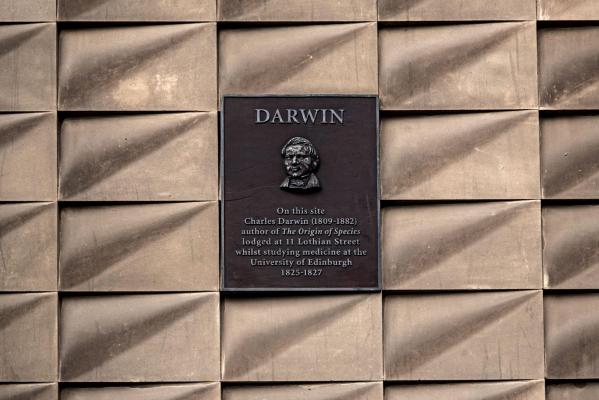 Biblioteca impresionantă a lui Charles Darwin, refăcută virtual. Comoara descoperită de cercetători printre cărţile naturalistului britanic