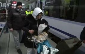 Zeci de români s-au dat drept refugiaţi ucraineni, în Germania, pentru a primi ajutoare sociale. Cum au fost prinşi cu minciuna