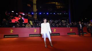 Kristen Stewart, apariţie spectaculoasă pe covorul roşu la Festivalul de Film de la Berlin