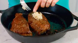 "Dacă nu e carne nu îi mai spuneţi friptură". Franţa interzice cuvintele "steak" sau "jambon" pentru produsele vegetale