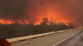 Pericol de accident nuclear din cauza unui incendiu de vegetaţie, în Texas. Focul ameninţa cea mai mare uzină de asamblare de arme nucleare