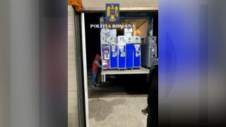 Doi angajaţi ai unui magazin din aeroportul Otopeni, prinşi că furau bani şi produse vândute în avion, de 260.000 de euro