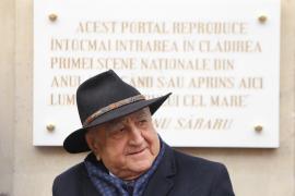 Dinu Săraru a murit la 92 de ani. Scriitorul şi-a petrecut ultimele momente pe patul de spital, vegheat de soţia şi fiica sa
