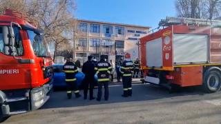 Panică la un liceu din Alba, după ce o bombă a fost găsită în clădire. Peste 130 de elevi și profesori au fost evacuați