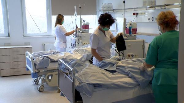 Sistemul medical românesc, tot mai aproape de colaps. Se cere o reformă din temelii cu bani mai mulţi şi servicii mai bune