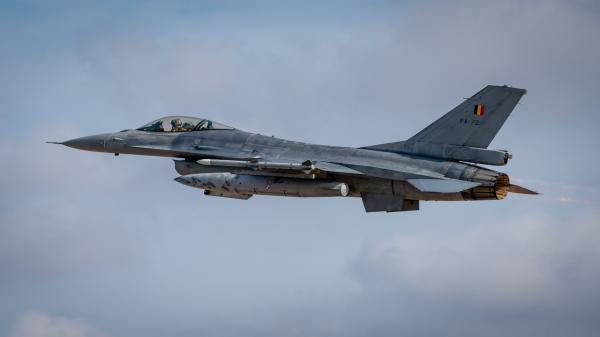 Piloții români au terminat primele antrenamente pe F-16. Când vom ajunge la 49 de aparate funcționale, gata de luptă