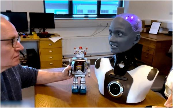 Ameca, cel mai avansat robot construit până acum. Îi poate imita pe Morgan Freeman, Elon Musk sau Donald Trump. Ce alte dotări mai are