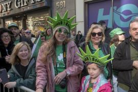 Ziua Sfântului Patrick, sărbătoarea verde. Mii de oameni au ieşit pe străzi, în SUA, pentru a celebra momentul: parada din New York, organizată mai devreme