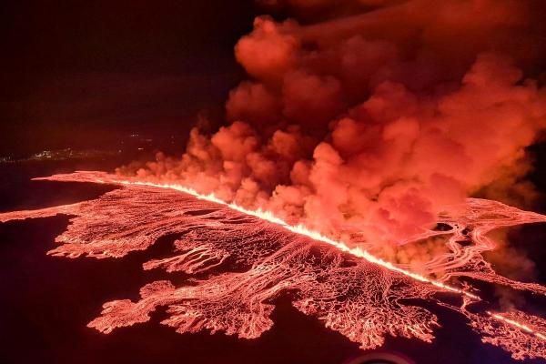 A patra erupţie vulcanică din ultimele luni, în Islanda. Localnicii s-au obişnuit deja cu dezastrul: "Nu ne mai obosim"