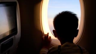 Spaţiul aerian Schengen interzis minorilor. Copiii care călătoresc chiar şi cu ambii părinţi vor avea nevoie de autorizație de la Poliția de Frontieră