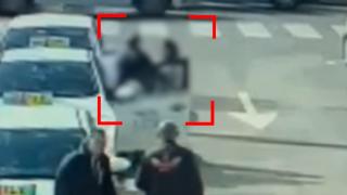 Bătută până la inconştienţă: scene revoltătoare în parcarea unui mall din Timişoara. Un singur martor i-a sărit în ajutor