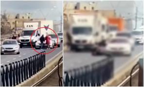 Soţ şi soţie, loviţi intenţionat cu maşina după o şicanare în trafic, pe Podul Grant din Bucureşti. Momentul, filmat de un vatman