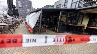 Filmul luării de ostatici într-un bar din Olanda. Clipe de groază pentru cei 4 angajaţi care au fost eliberaţi după ore de negocieri
