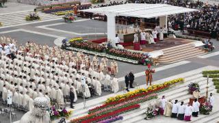 Paştele catolic la Vatican. Suveranul Pontif a ţinut binecuvântarea Urbi et Orbi în piaţa Sfântul Petru. Incidentul care a tulburat slujba