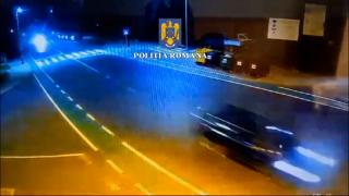 Poliţiştii din Făgăraş au urmărit un şofer teribilist care a gonit beat pe străzile oraşului. Bărbatul a demarat în trombă când a văzut autospeciala