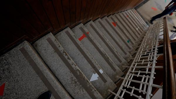 Eleva de 16 ani din Botoşani care a căzut pe scările şcolii este internată la spital cu fracturi la cap. Incidentul s-a petrecut în timpul orelor