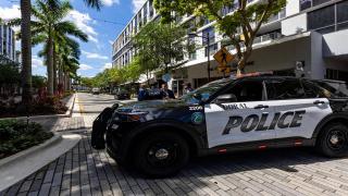 Schimb de focuri într-un bar din Miami, după o bătaie între clienţi. Cel puţin 2 oameni au murit, alţi şapte răniţi
