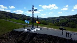 Cruce de 13 metri şi 3 tone, în Cluj. Cât a costat proiectul la care au contribuit toţi sătenii din Bucea