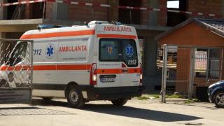Tragedie pe un șantier din Bistrița. Un bărbat de 40 de ani a căzut în gol de la etajul 7, cu tot cu o balustradă