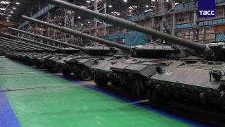 Producţia de tancuri a Rusiei a explodat. Ministerul Apărării a publicat imagini de la o uzină de armament