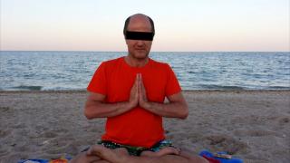 Instructorul yoga Eugen Mirtz, săltat de mascaţi. Cum ar fi racolat discipolul lui Bivolaru tinere, pe care le-a păcălit să facă videochat