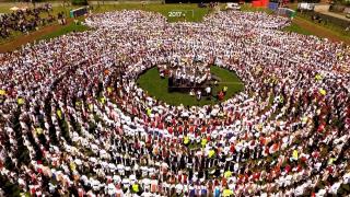 Ziua Dansului 2024. Nea Mărin a făcut cea mai mare horă din lume, la care au participat 10.000 de români: "Sunt 60 de ani de când joc. O viaţă de om"