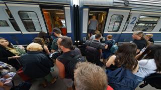 CFR suplimentează trenurile către destinaţiile de vacanţă. Cât costă un bilet pe ruta Bucureşti - Constanţa
