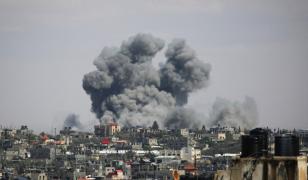 Israelul a bombardat, peste noapte, estul oraşului Rafah. Atacurile, la câteva ore după ce Hamas a acceptat un acord de încetare a focului, pe care israelienii l-au respins
