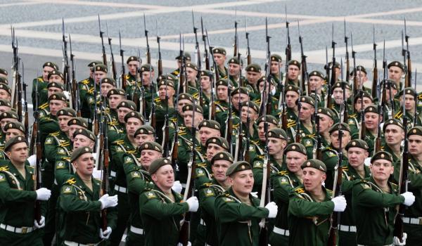 LIVE VIDEO Moscova marchează Ziua Victoriei cu o paradă "nucleară". 9.000 de soldaţi, cu sisteme de rachete Iskander şi Yars, defilează în Piaţa Roşie