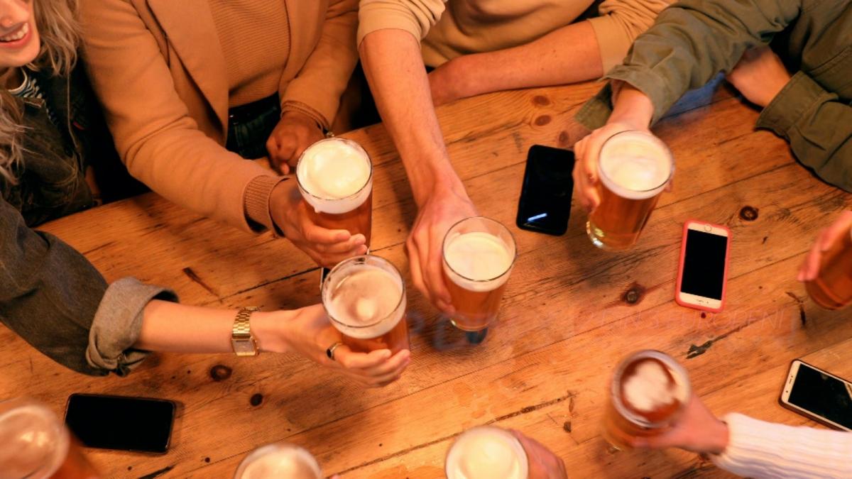 Românii, cei mai mari consumatori de alcool din UE. Cât beau femeile, în fiecare  seară | Observatornews.ro