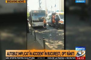ACCIDENT în București: Un autobuz RATB s-a ciocnit cu un autoturism. Zece persoane au fost rănite