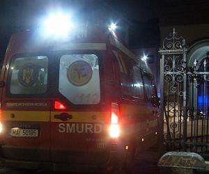 Băiat de 14 ani, căzut de la etajul 3 al unui bloc din București. Un preot l-a găsit în curtea unei biserici