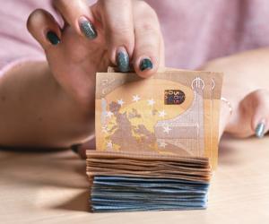 Salarii de 9.000 de euro la stat, deşi au fost tăiate. Cum arată reforma la ASF, ANCOM şi ANRE